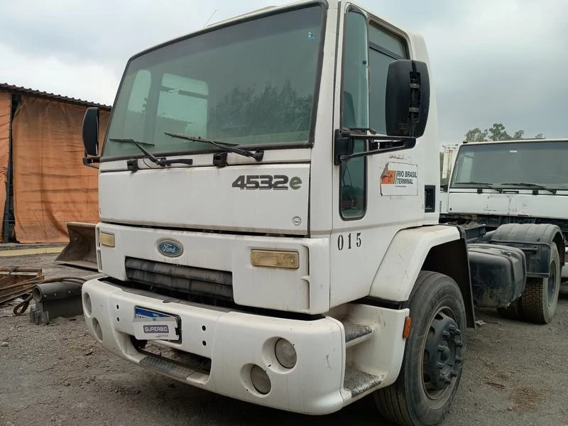 Ford Cargo 4532E 4532E 2010 Manual 4x2 Diesel em Rio De Janeiro - Rio de Janeiro