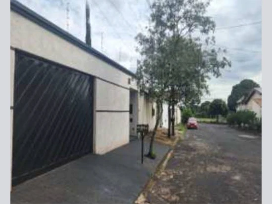 Casa com 1 vaga em Uberlândia/MG em Uberlândia - Minas Gerais
