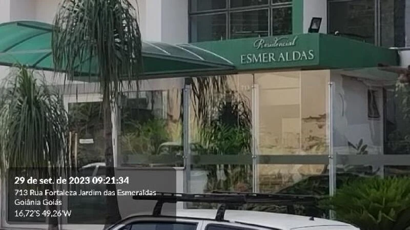Apartamento no Condomínio Residencial Esmeraldas com varanda, 2 quartos, garagem e área de lazer visível na fachada