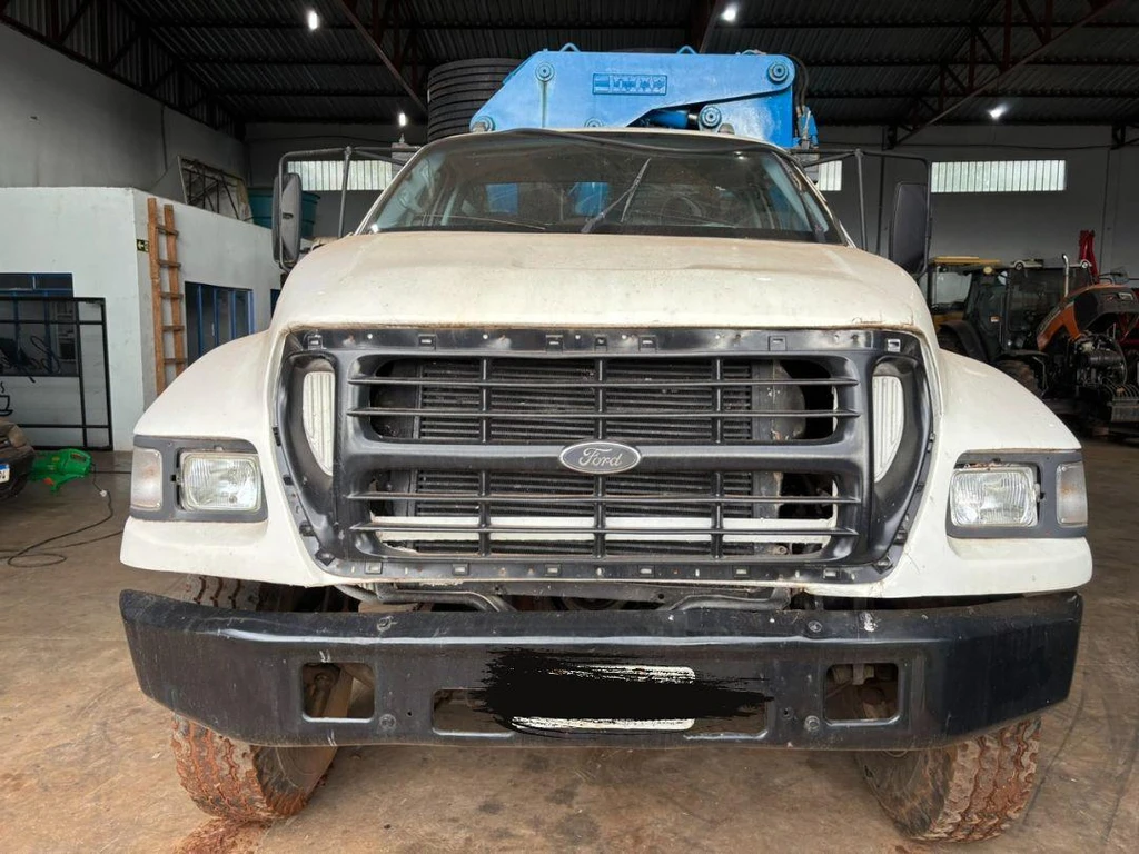Ford Cargo F1200 1999/2000 com Munck e madeira em Francisco Beltrão - Paraná