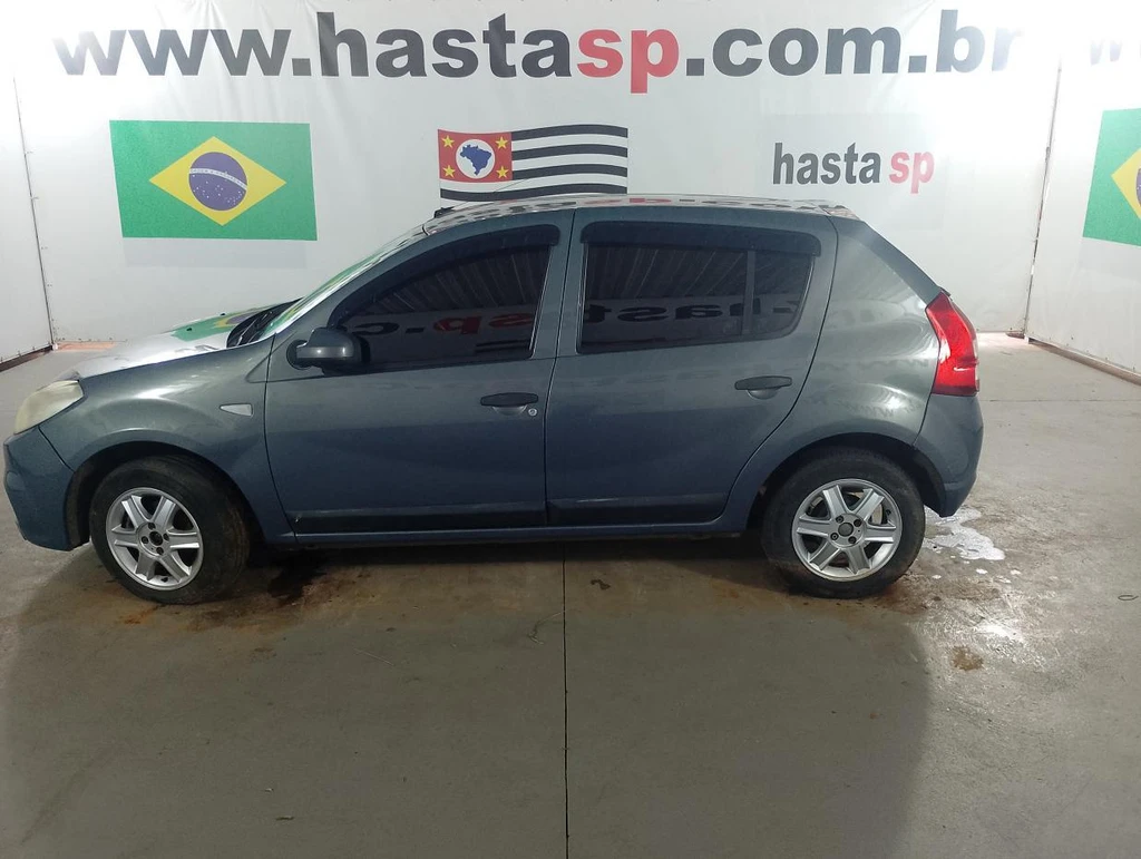 Renault Sandero Exp 16HP 2013 em Casa Branca - São Paulo