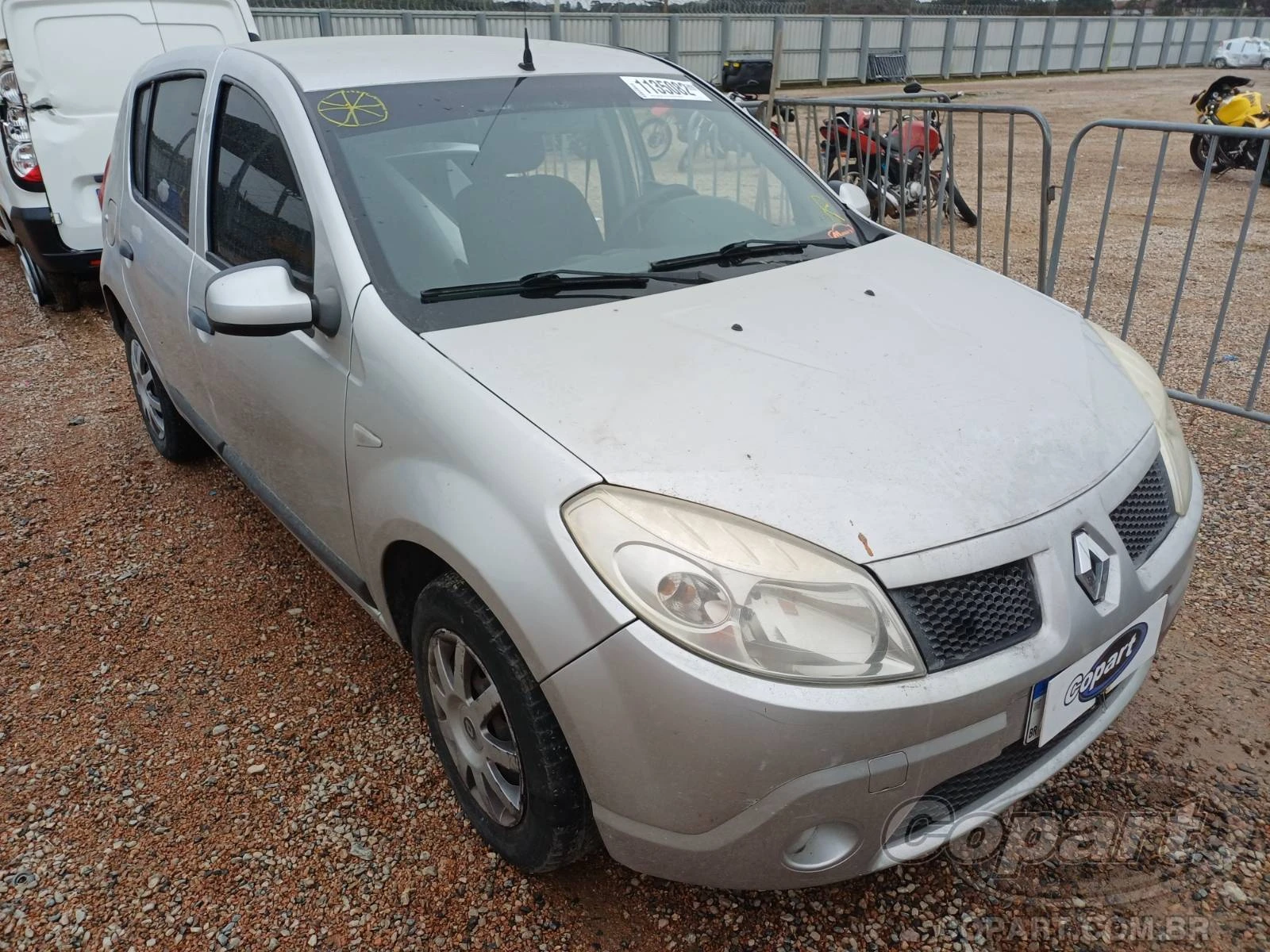 Renault Sandero Expression 2011 1.0 Hi-Flex Dano Lateral Médio Monta em São José Dos Pinhais - Paraná