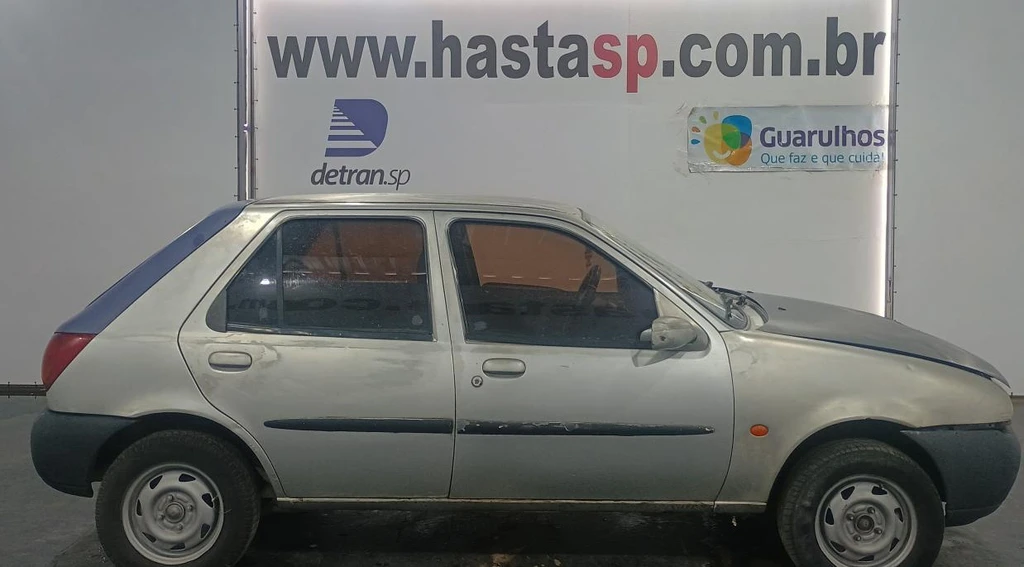 Ford Fiesta 1997 Prata Conservado em Casa Branca - São Paulo