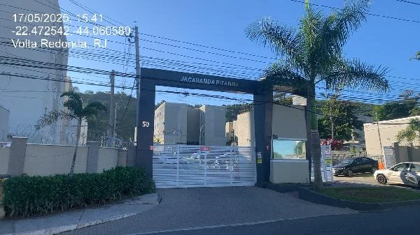 Apartamento no condomínio residencial Jacarandá Pitanga com portaria e guarita em área urbanizada