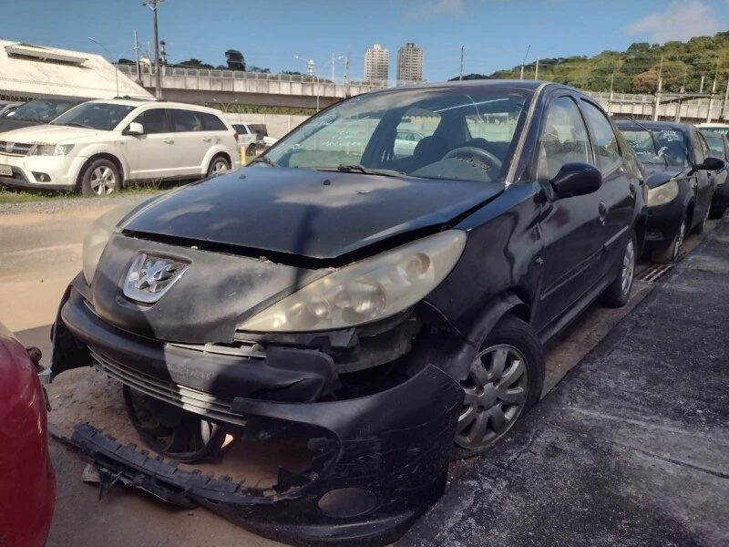 Peugeot 207 Passion XR S XR S Batido com danos frontais e laterais em Salvador - Bahia
