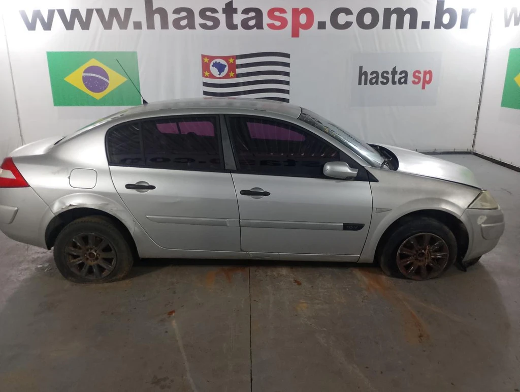 Renault Megane 2008 Prata em Casa Branca - São Paulo