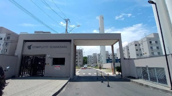 Apartamento no condomínio Residencial Completo Guanabara com portaria e prédios ao fundo em dia ensolarado