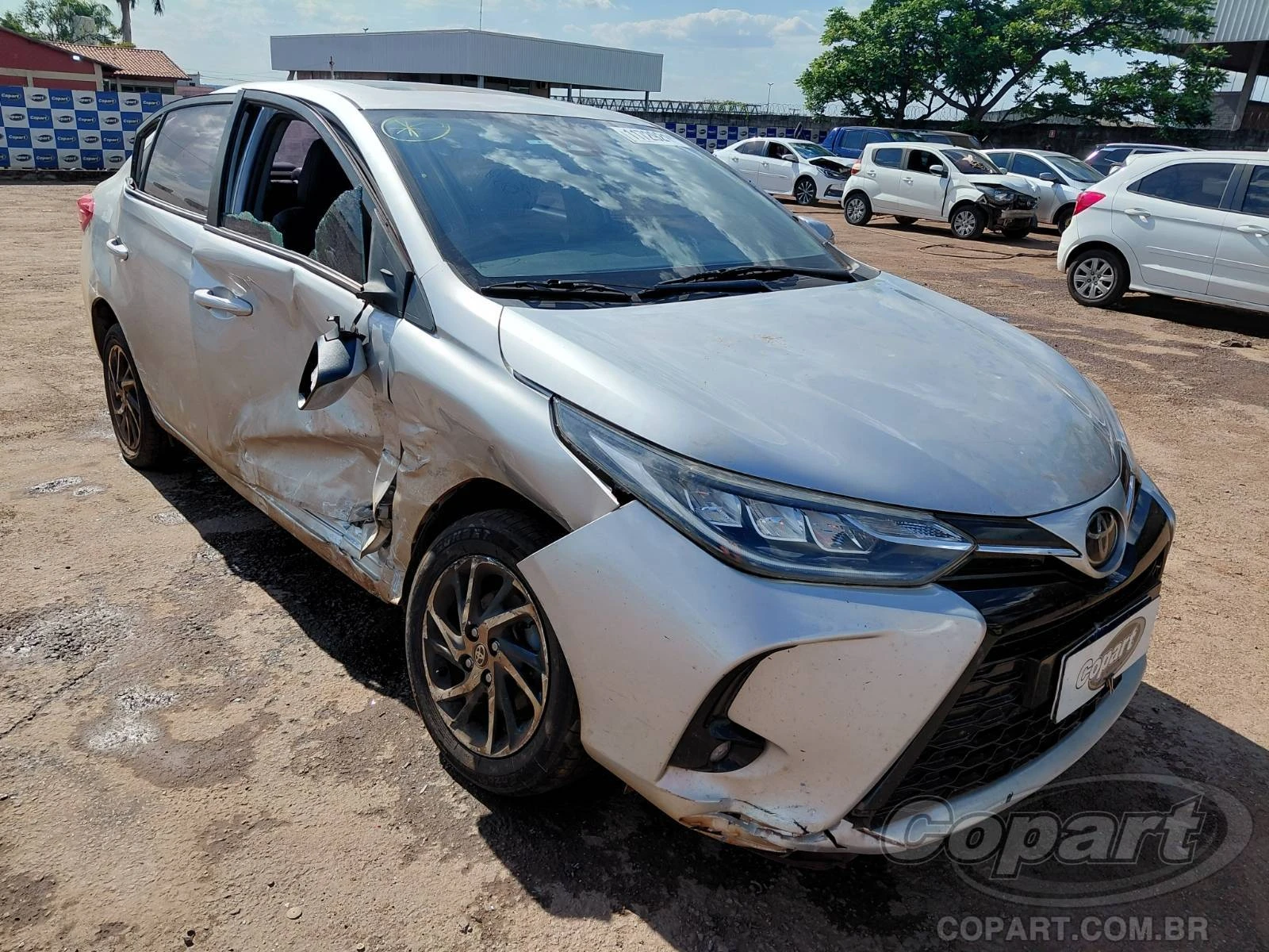Toyota Yaris Seda XLS 2023 1.5 16V Dual VVVT-i Automático em Aparecida De Goiânia - Goiás