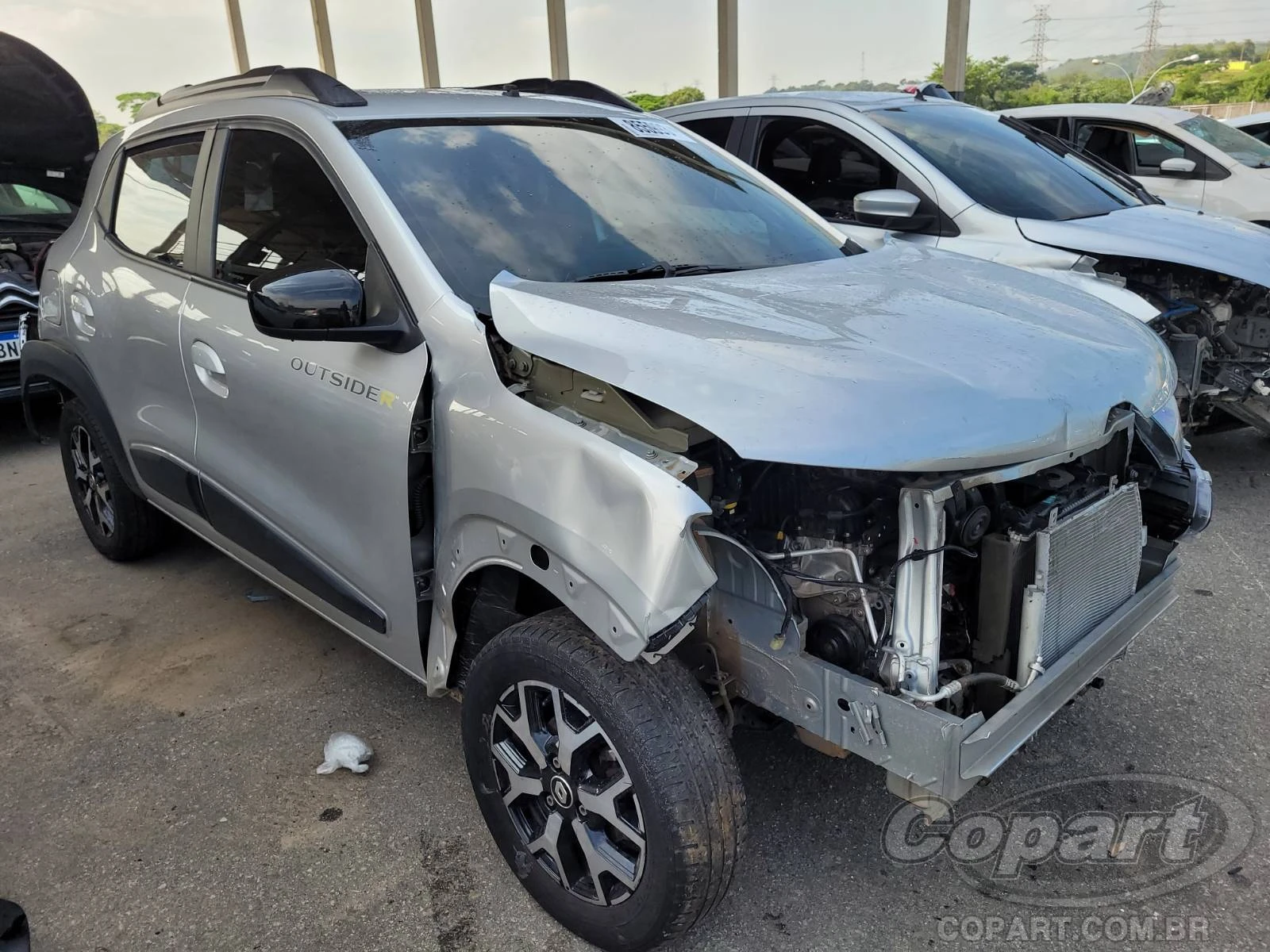 Renault Kwid Outsider 2023 1.0 SCE em Pirapora Do Bom Jesus - São Paulo