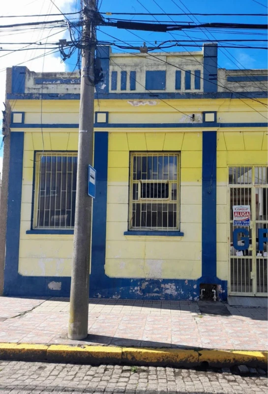 Casa com 7.10m x 60.52m no Centro de Rio Grande/RS em Rio Grande - Rio Grande do Sul