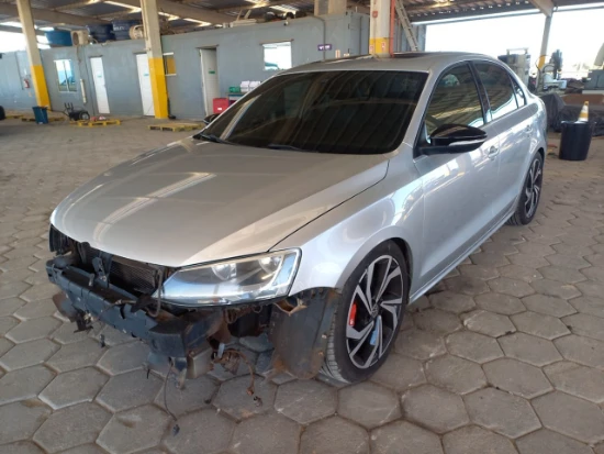 Volkswagen Jetta 2.0T 2011 Automático Gasolina em Tijucas - Santa Catarina