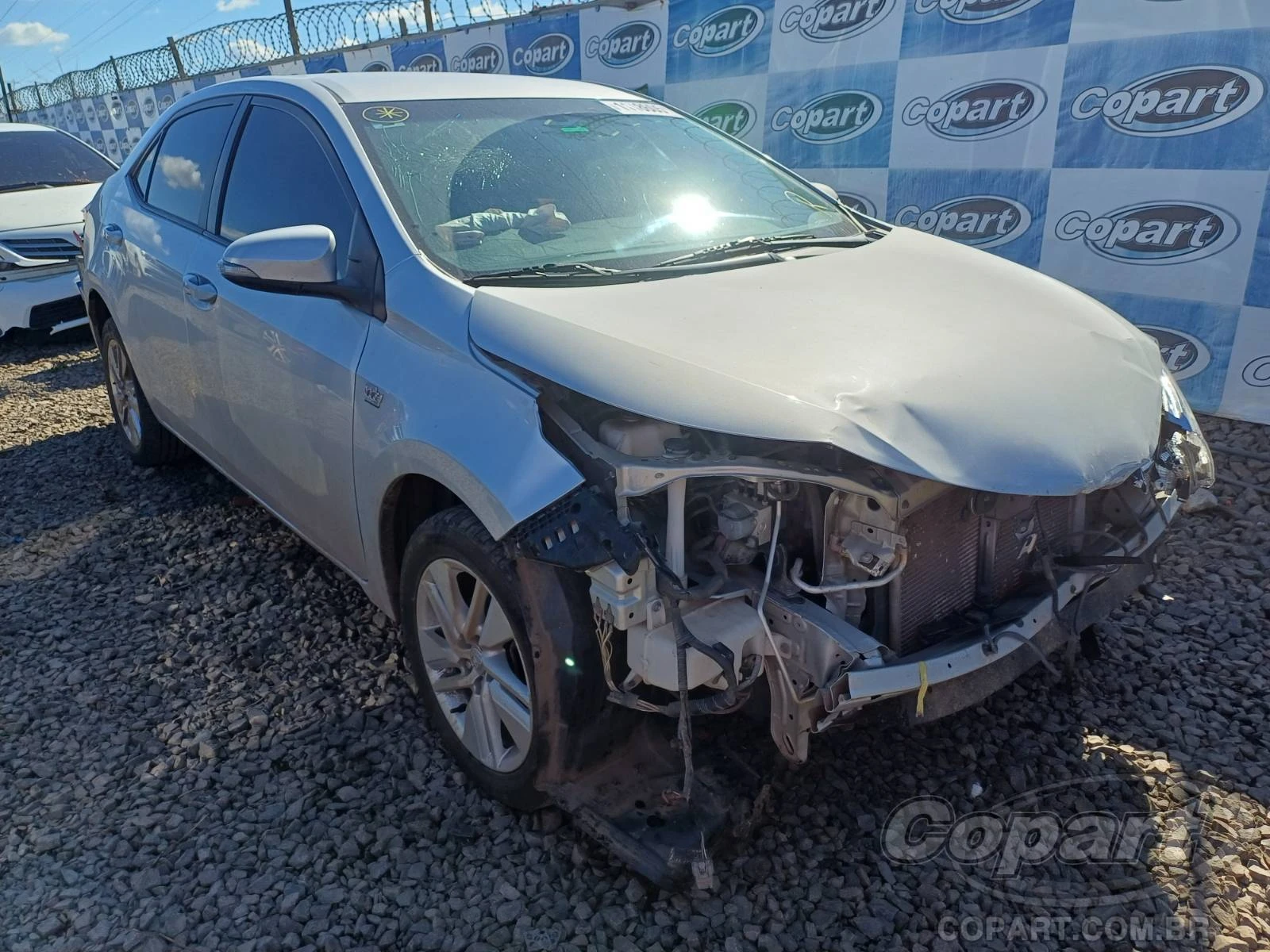 Toyota Corolla GLi 2015 1.8 Dual VVT-i Automático em Canoas - Rio Grande do Sul