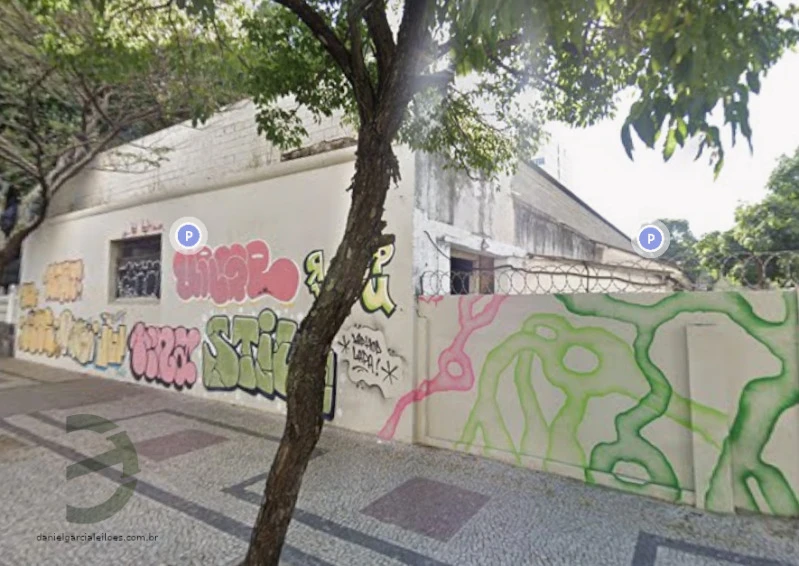 Terreno com Galpão de 1500 m² em Rio de Janeiro/RJ em Rio De Janeiro - Rio de Janeiro