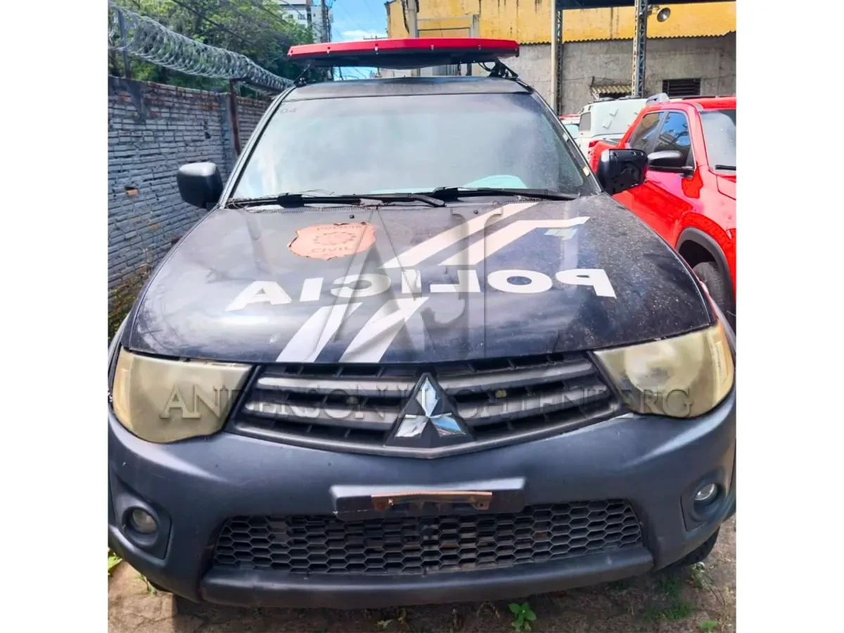 Mitsubishi Pajero Dakar Dakar D 2013 em Porto Alegre - Rio Grande do Sul