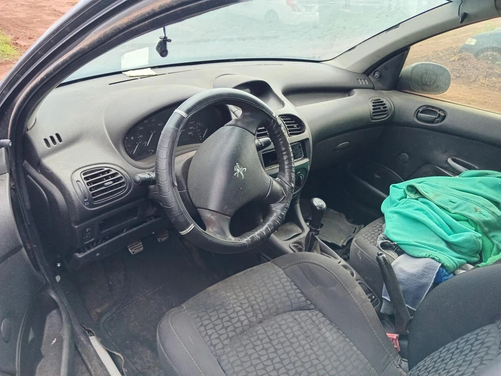 Peugeot 206 1.4 2004 Sucata Motor Inservível em Casa Branca - São Paulo