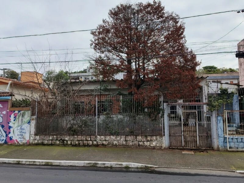 Casa com 313 m² de terreno em Porto Alegre/RS em Porto Alegre - Rio Grande do Sul