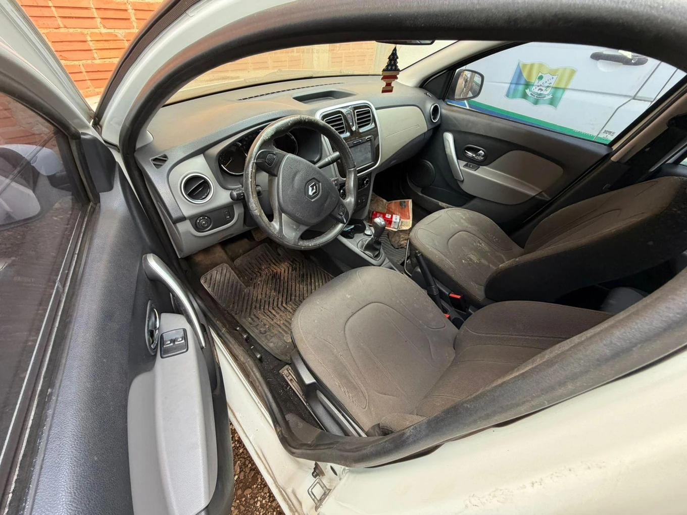 Renault Logan Dyna 16 R 2015/2016 em Enéas Marques - Paraná
