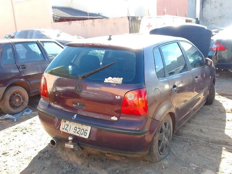 Volkswagen Polo 1.6 2002/2003 Vermelha em Tangará De Serra - Mato Grosso