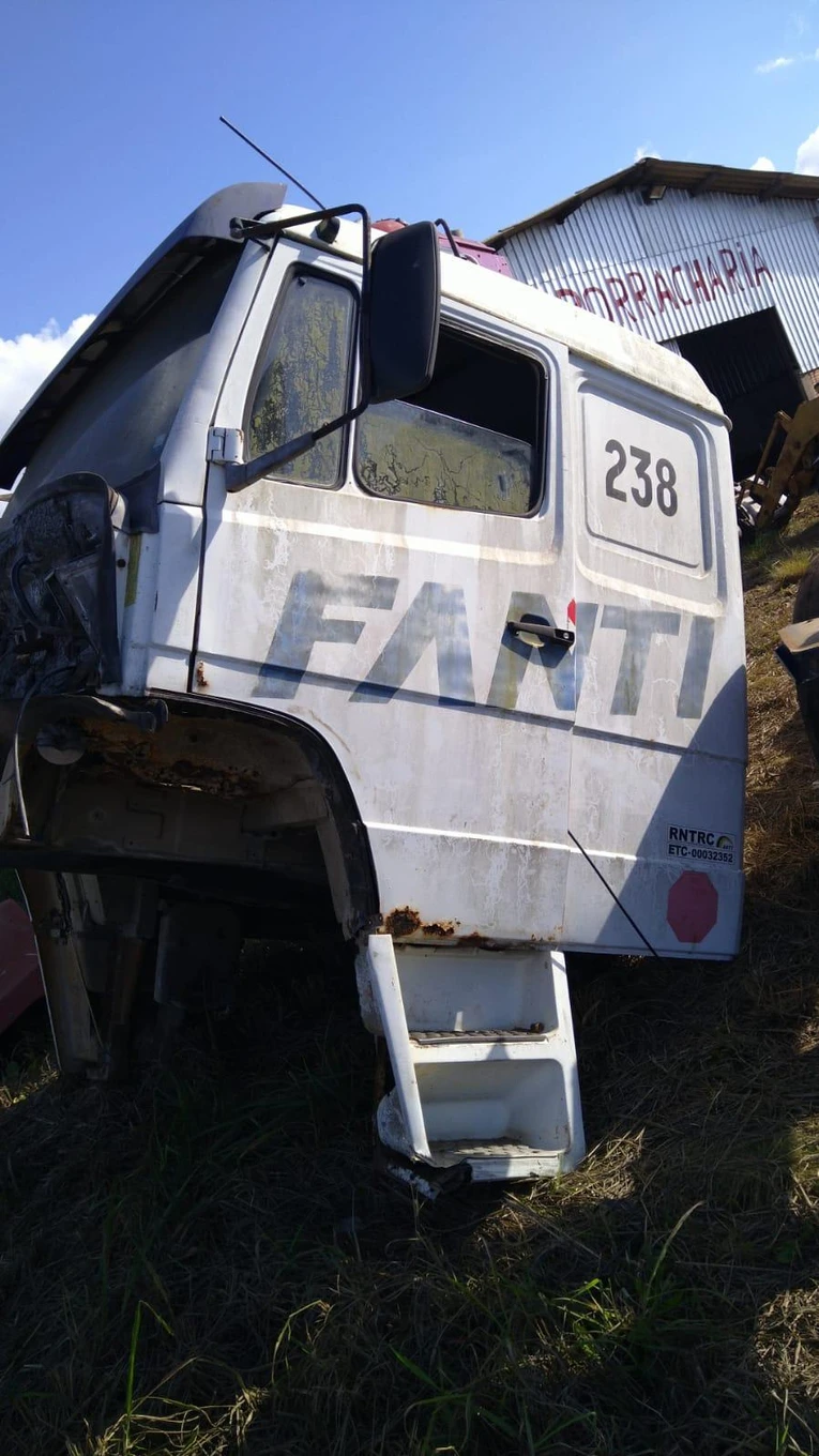 Mercedes-Benz Cabine Cabine MB em Turvo - Paraná