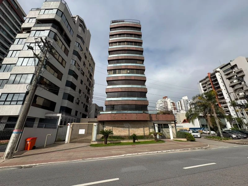 Apartamento com 402A no Beira Mar Norte em Florianópolis/SC em Florianópolis - Santa Catarina