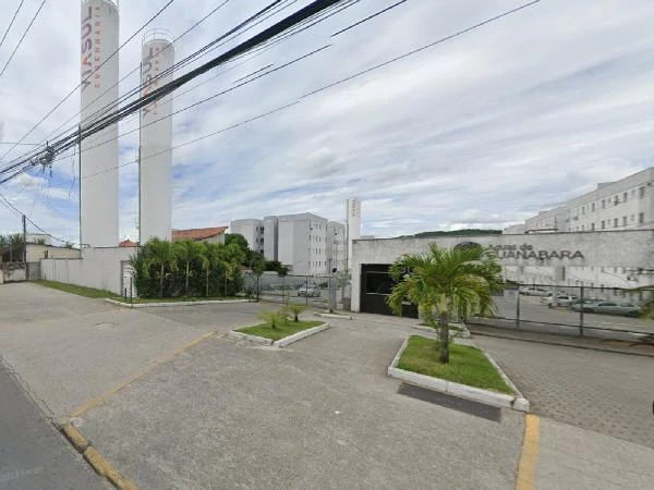 Apartamento branco no Condomínio Residencial Águas de Guanabara com torres e área externa exibida