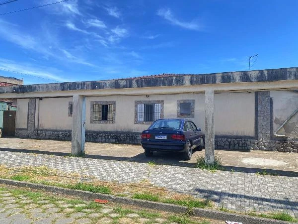 Casa de 37m² com 1 Quarto e 1 Vaga no Parque das Oliveiras em Mongaguá - São Paulo