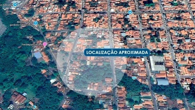 Casa com Rua Gildo Menon 49 em Santa Cruz do Rio Pardo/SP em Santa Cruz Do Rio Pardo - São Paulo