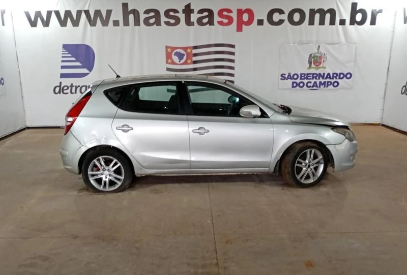 Hyundai i30 2.0 2010 2011 Prata em Casa Branca - São Paulo