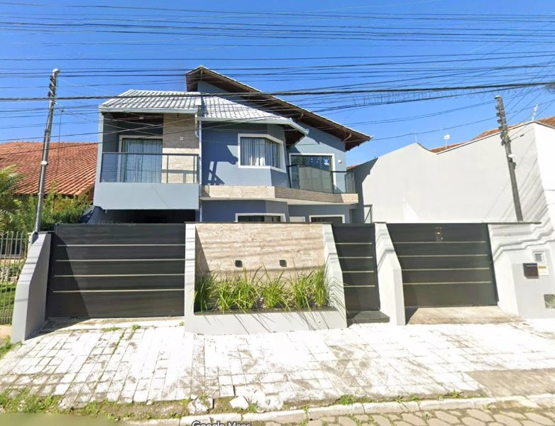Sobrado com 4 Quartos e 3 Suítes em Dom Bosco, Itajaí/SC em Itajaí - Santa Catarina
