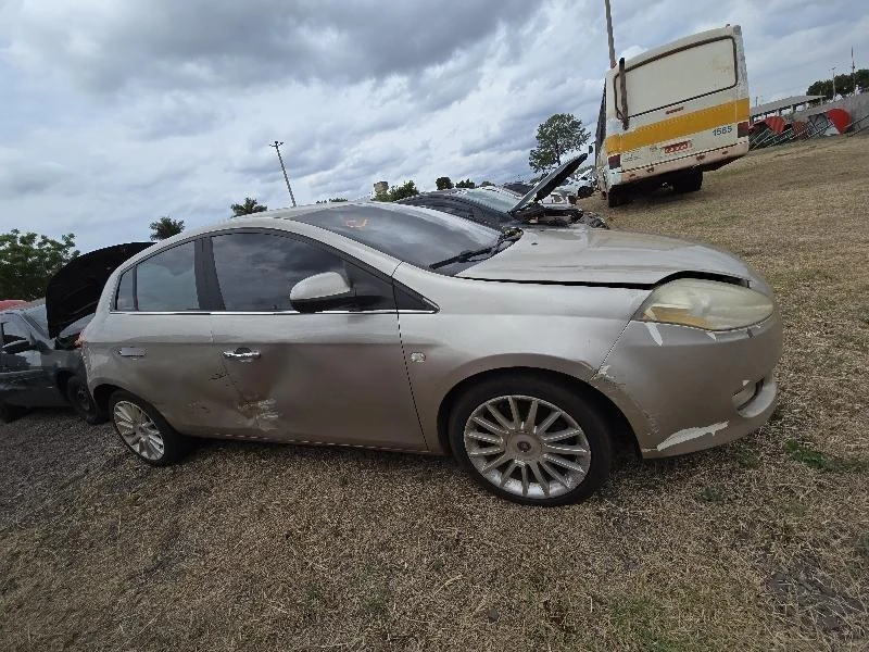 Fiat Bravo Absolute 2011 1.8 Automático em Toledo - Paraná