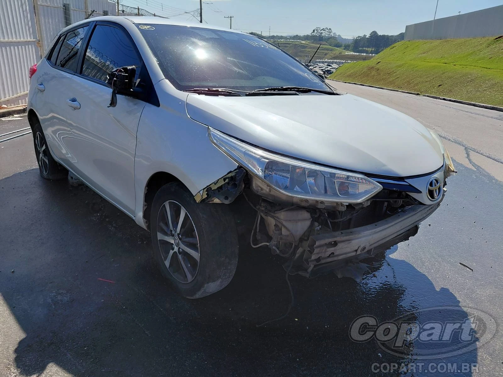 Toyota Yaris XS 2019 1.5 Dual VVT-i Automático em Itaquaquecetuba - São Paulo