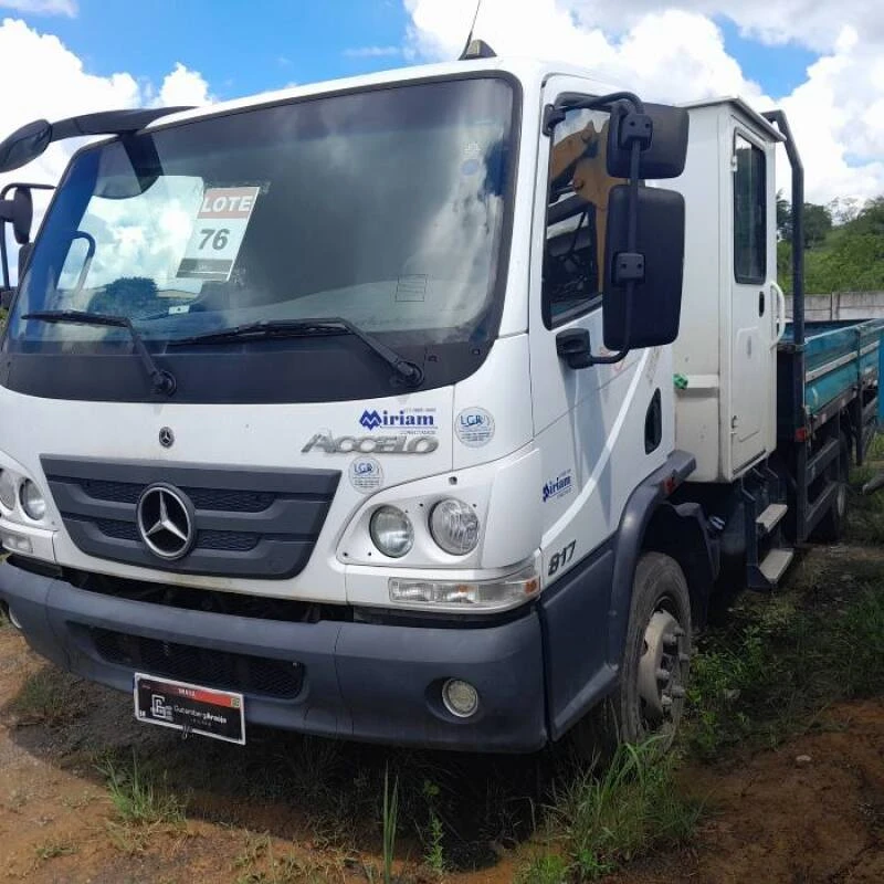Mercedes-Benz Accelo 817 2023/2024 Caminhão Aberto em Candeias - Bahia