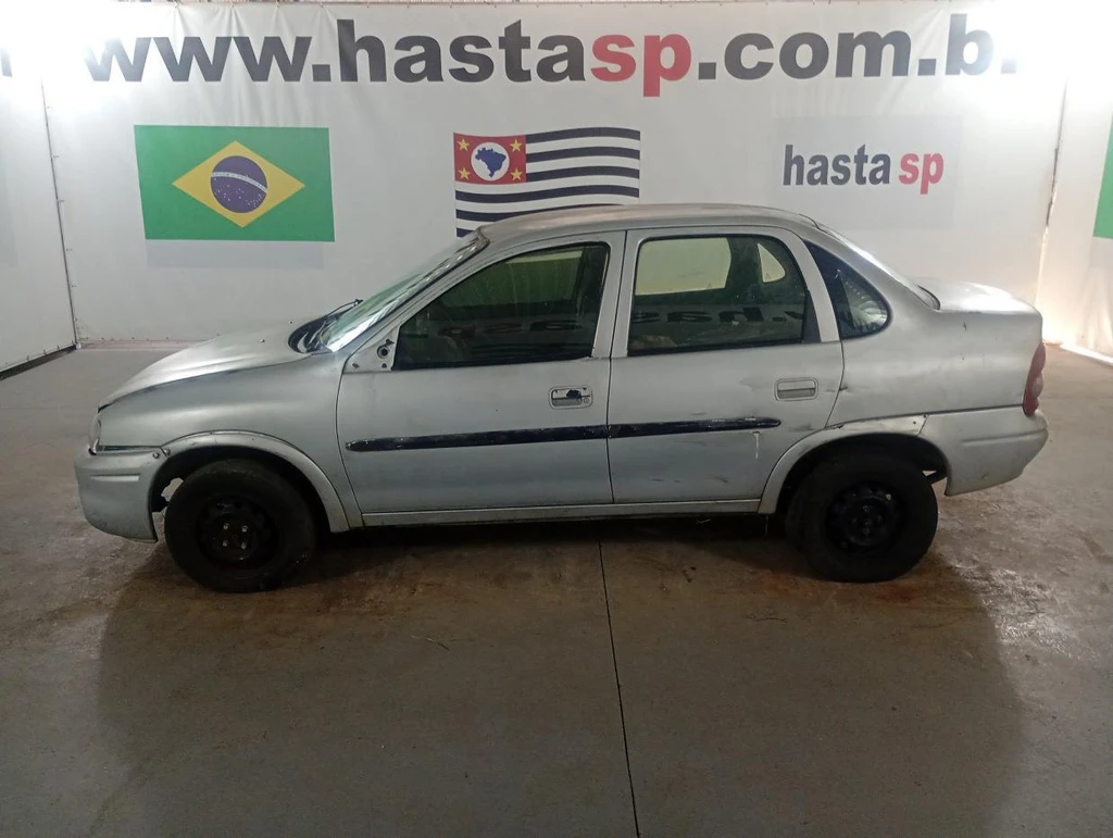 Chevrolet Corsa Classic 2002 2003 Prata em Casa Branca - São Paulo