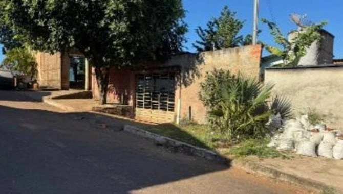 Casa com 1 vaga em Lago Azul GO em Crixás - Goiás
