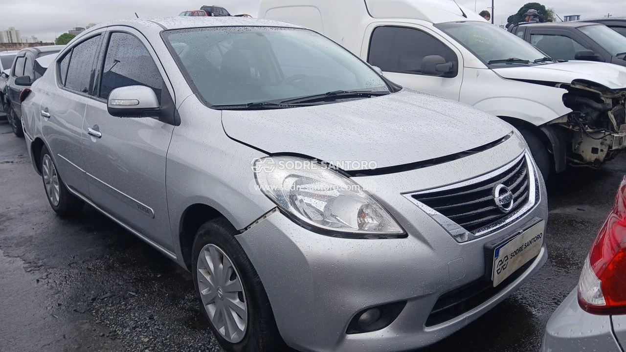 Nissan Versa Versa 16SV 2013/2014 Manual em Guarulhos - São Paulo