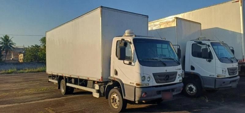 Mercedes-Benz Accelo 815 2018 4x2 Diesel Manual Baú em Rio De Janeiro - Rio de Janeiro
