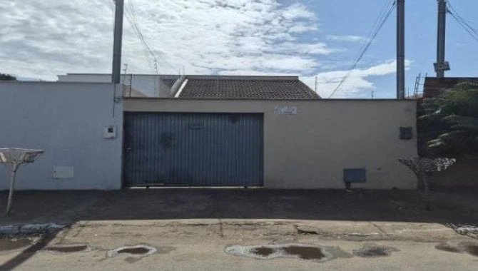 Casa com fração de 50% de Lt 06 no Vila Maria em Trindade/GO em Trindade - Goiás