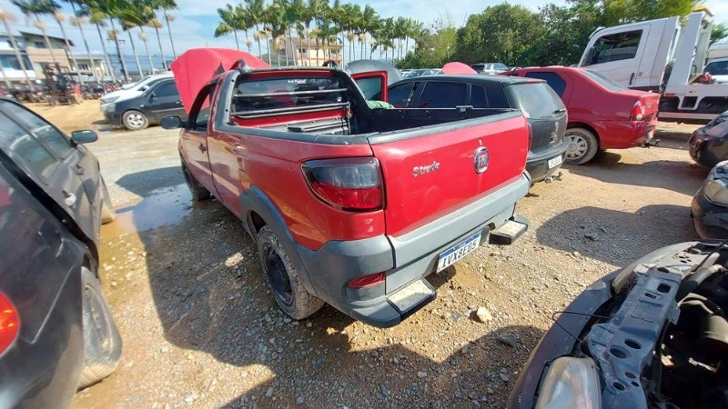 Fiat Strada Working 2014/2015 em Palhoça - Santa Catarina