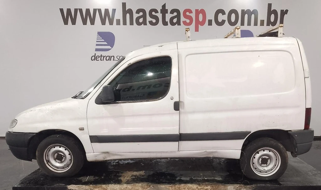Peugeot Partner Furgão 2000 Branco em Casa Branca - São Paulo