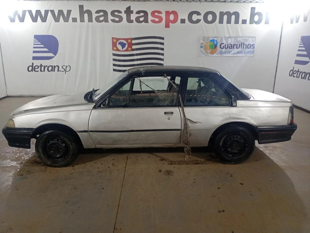 Chevrolet Monza Barcelona 1992 em Casa Branca - São Paulo