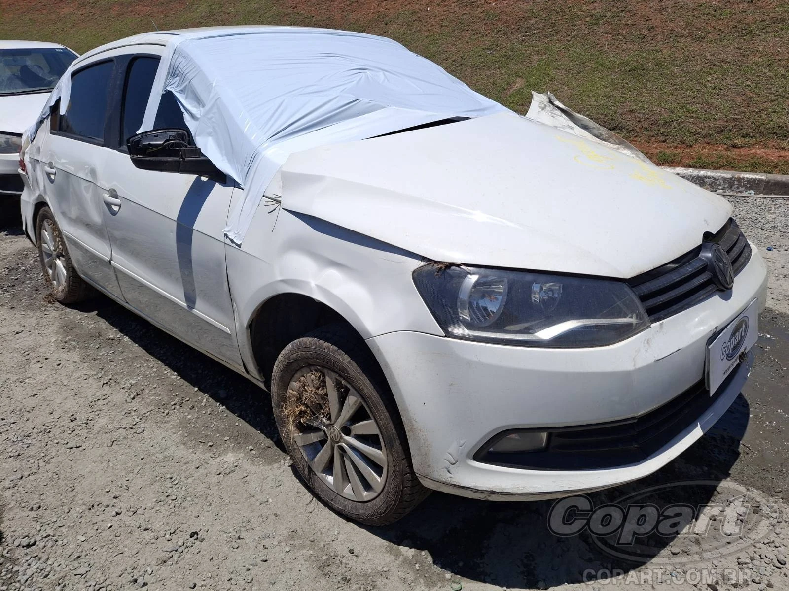Volkswagen Voyage 2014 1.6 Total Flex Capotamento Grande Monta em Itaquaquecetuba - São Paulo