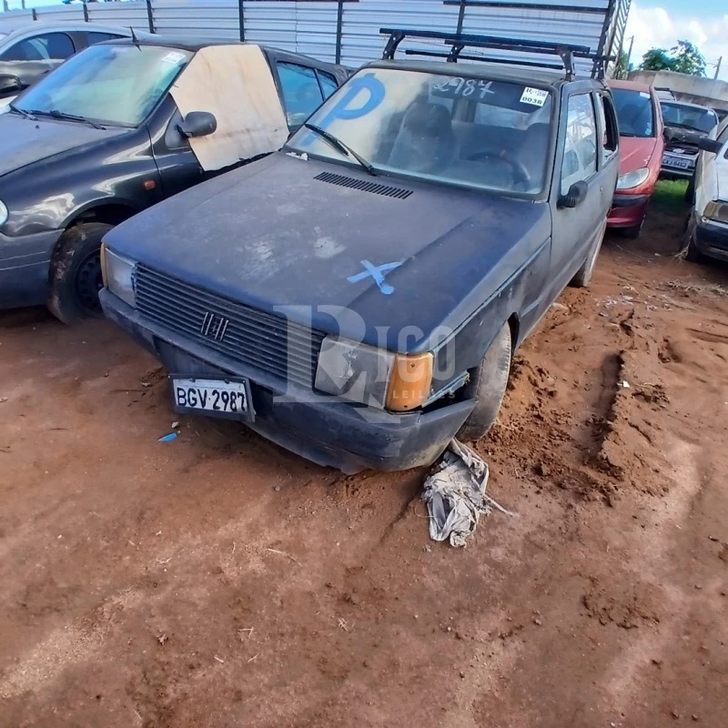 Fiat Uno Mille Sucata Aproveitável em Jacareí - São Paulo