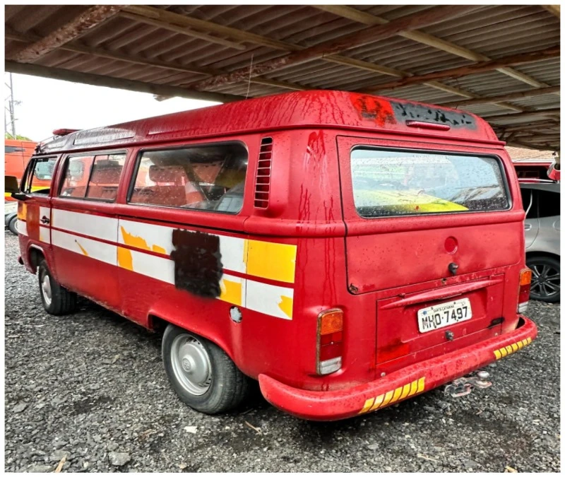 Volkswagen Kombi Kombi 2010/2011 em Barra Velha - Santa Catarina