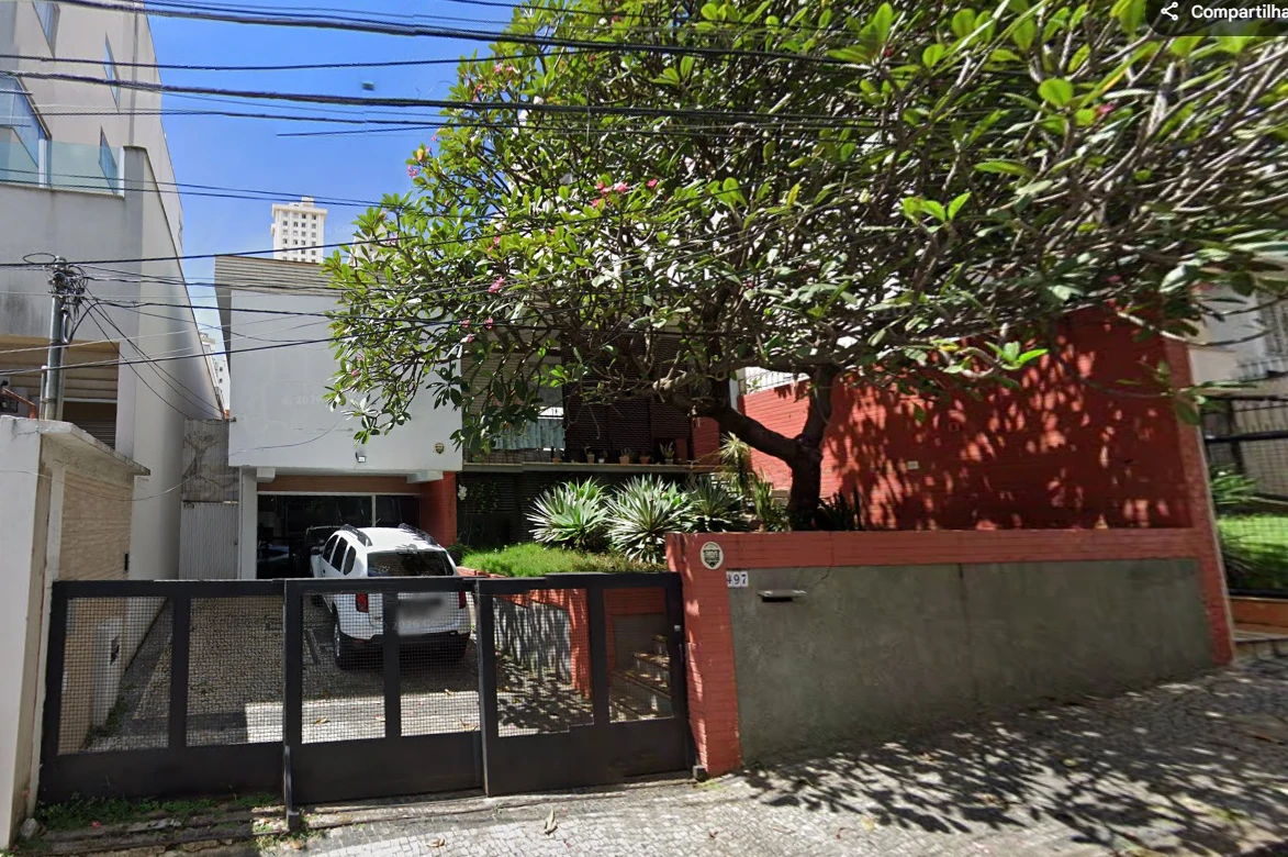 Casa com 2 Pavimentos em Belo Horizonte/MG em Belo Horizonte - Minas Gerais