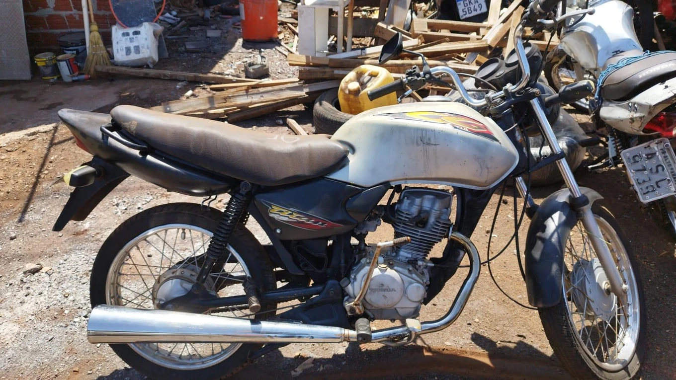 Honda CG 125 Titan CG 125 Titan 2001/2002 Vermelha SUCATA em Cascavel - Paraná