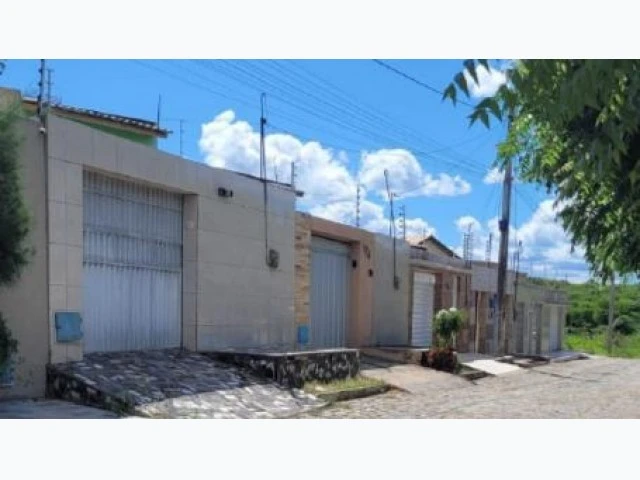 Casa 6 Casas em Senador Pompeu/CE em Senador Pompeu - Ceará