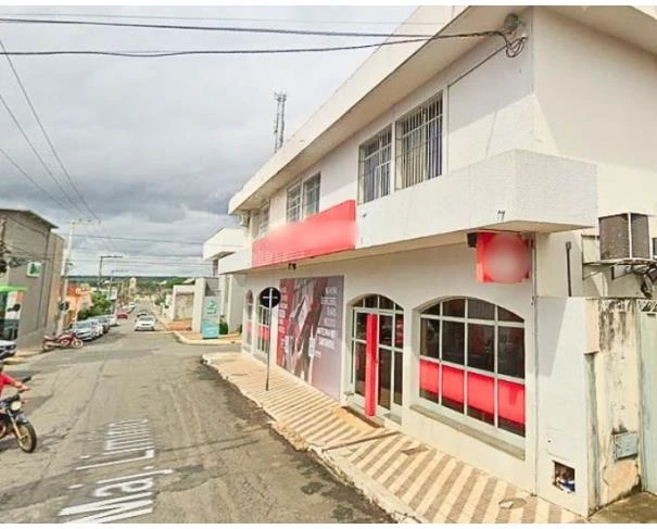 Prédio Comercial com 1 apartamento em Morrinhos/GO em Morrinhos - Goiás