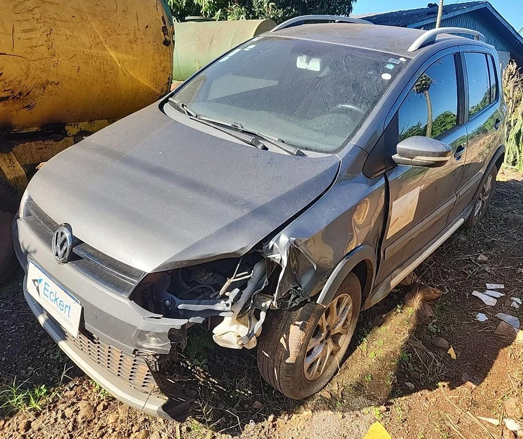 Volkswagen Crossfox GII 2012/2013 1.6 Manual em Riqueza - Santa Catarina