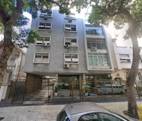 Apartamento com 1 vaga e 1/20 do terreno em Copacabana/RJ em Rio De Janeiro - Rio de Janeiro