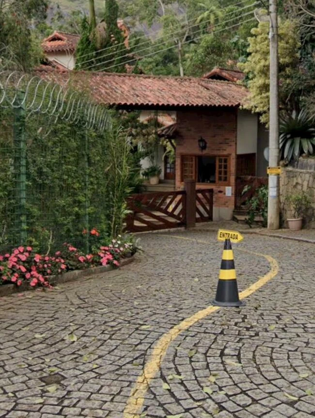 Casa com 4 Quartos e Suíte em Teresópolis/RJ em Em Teresópolis - Rio de Janeiro